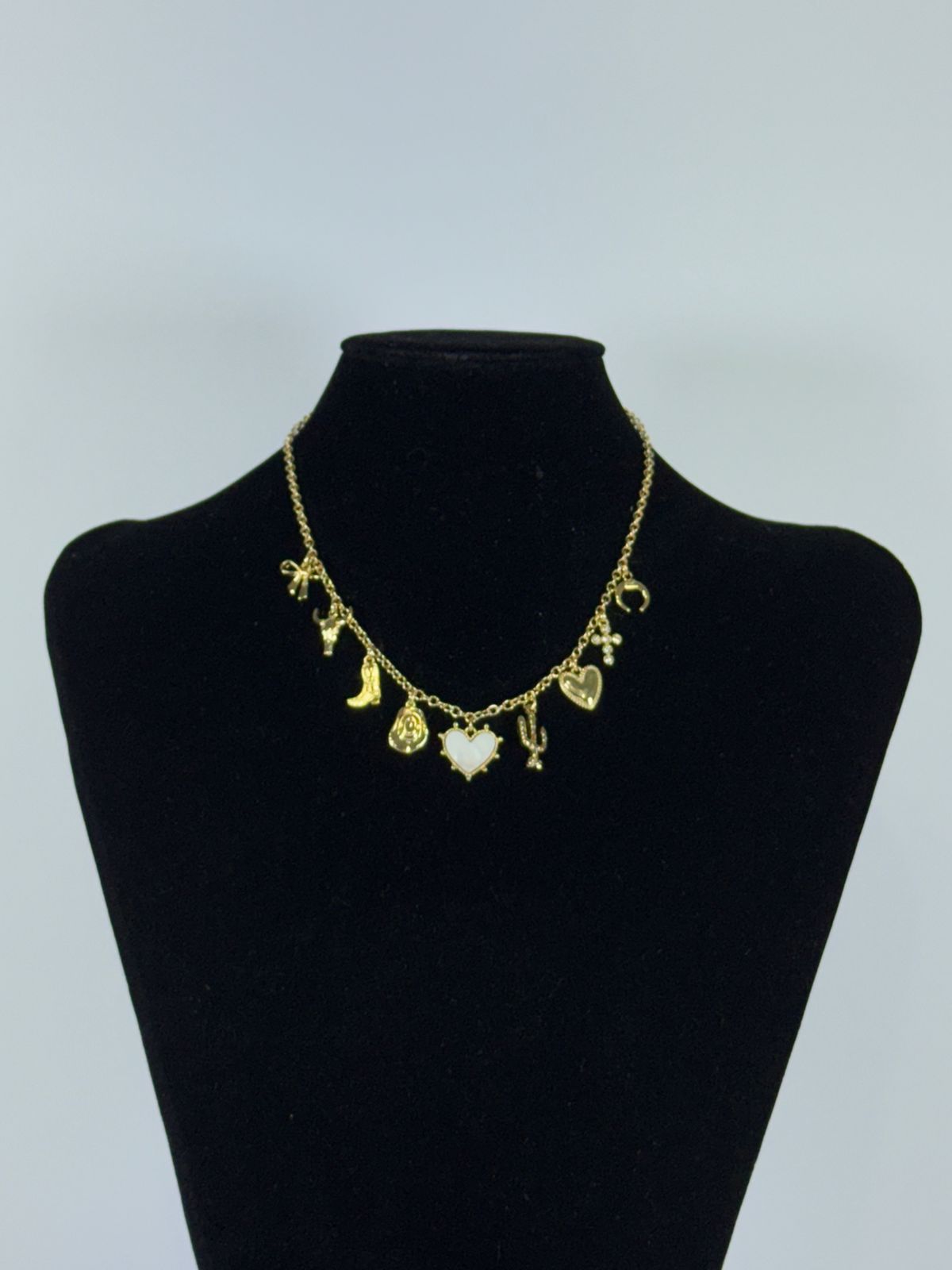 Collar dijes 16