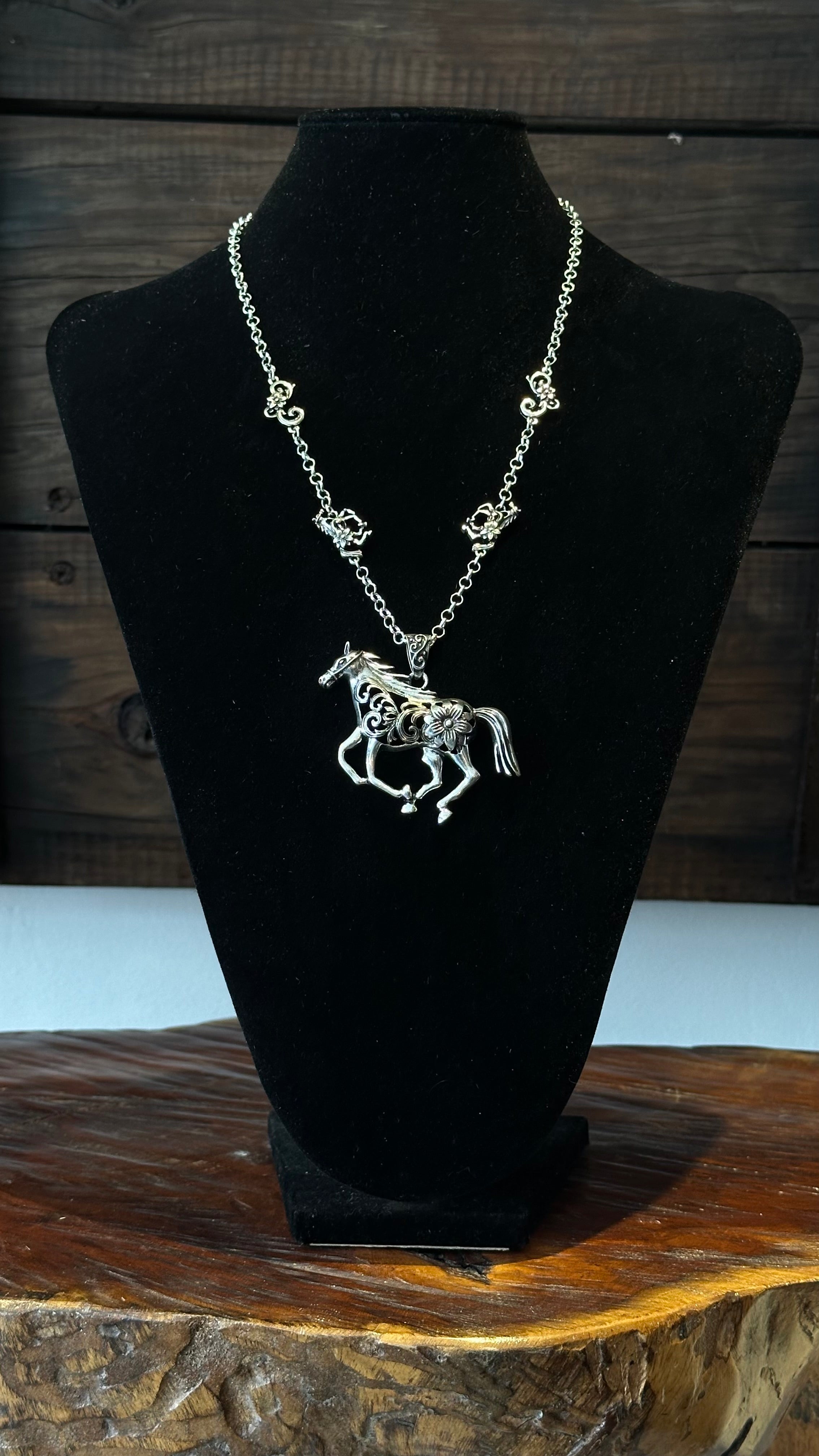 Gargantilla Horse