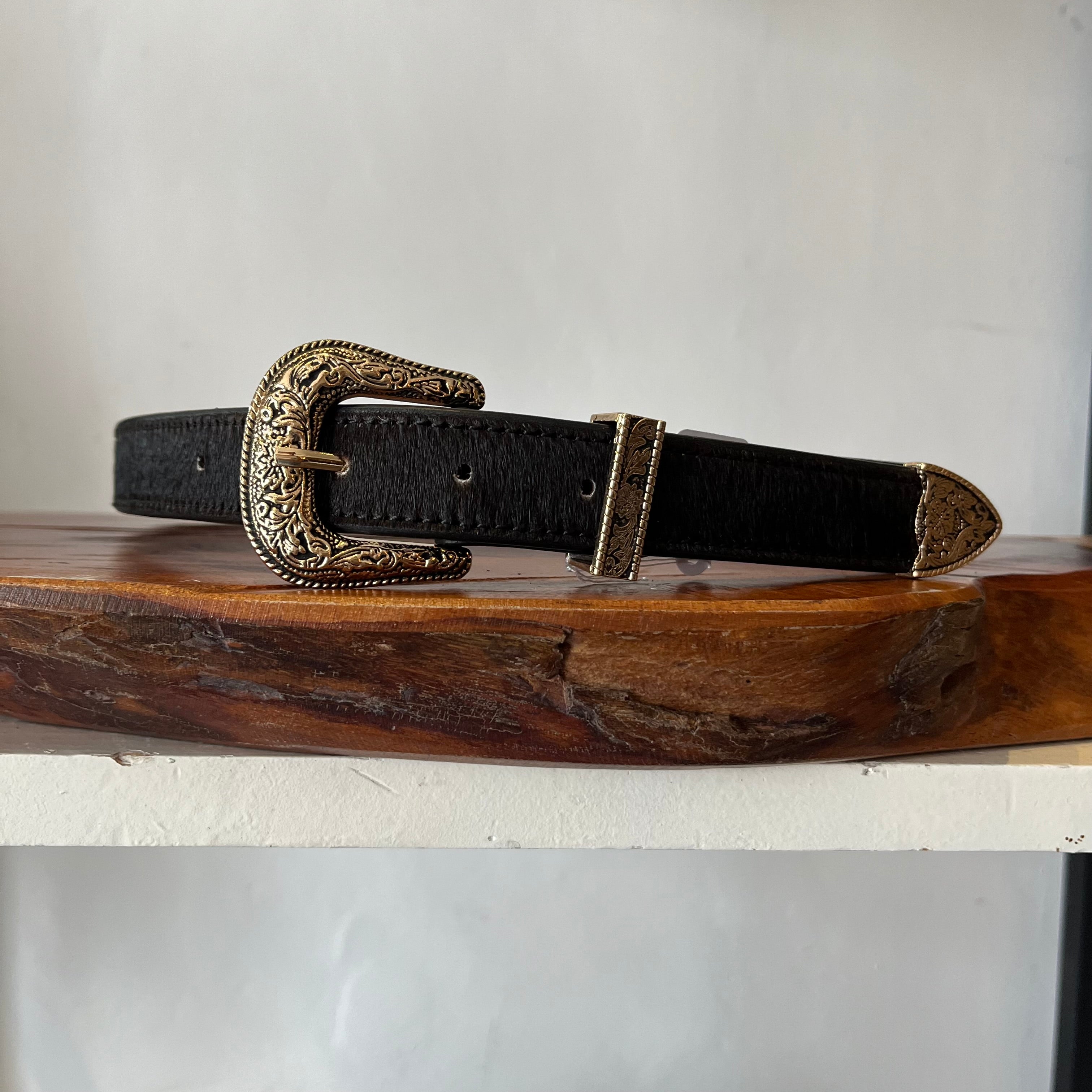 CINTURÓN NEGRO HEBILLA WESTERN ORO 67