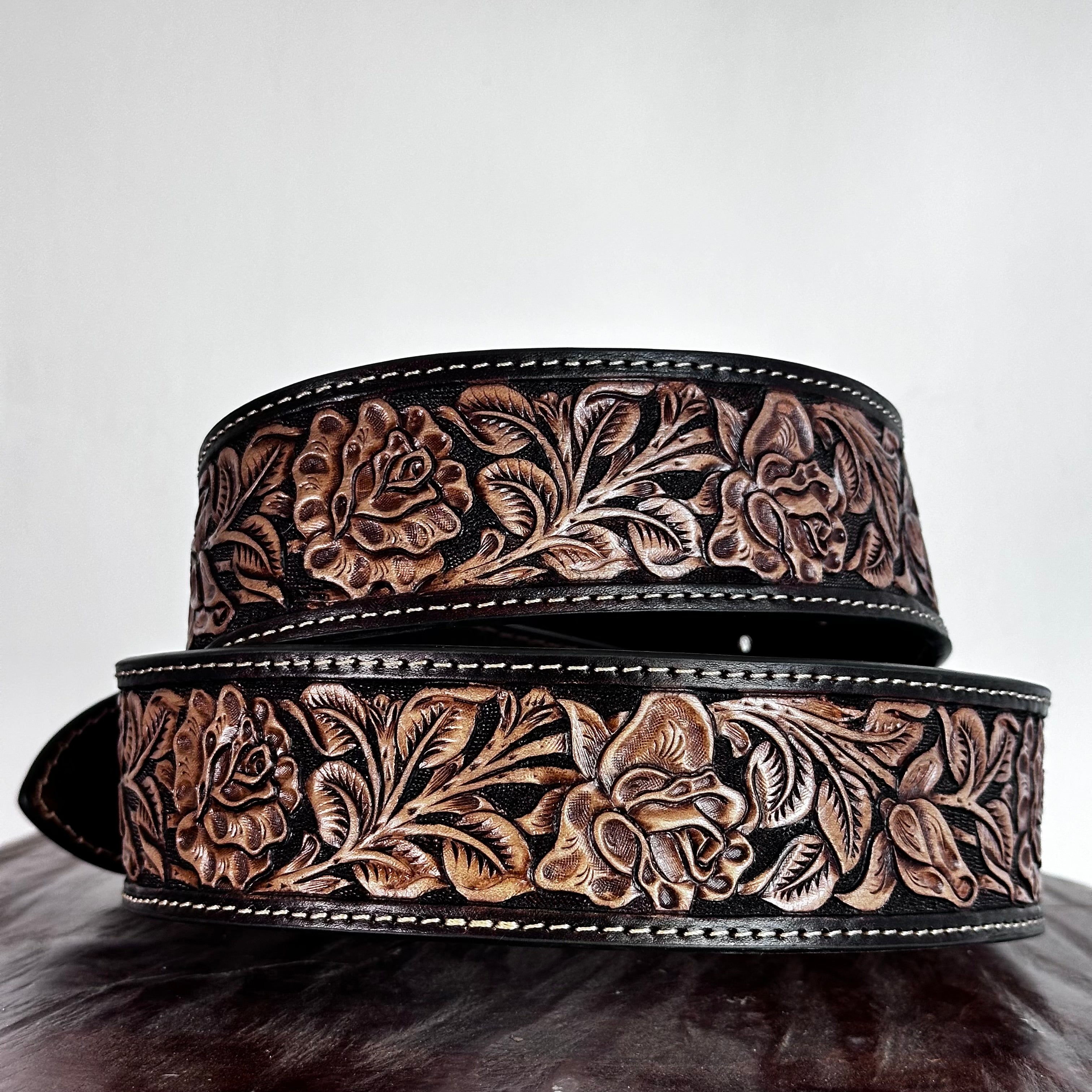 Cinturón Vaquero cincelado rosas 2